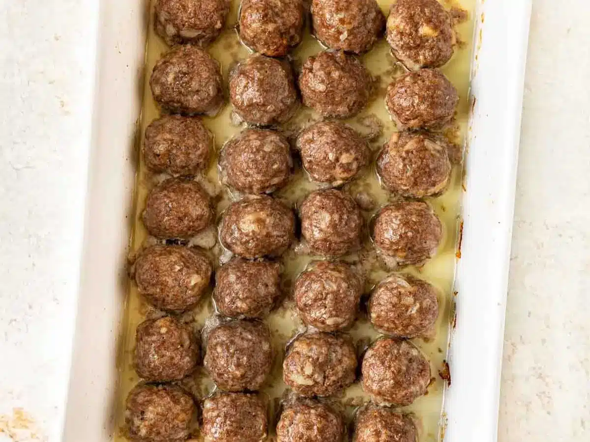 Seasoned ground beef shaped into balls, and baked.