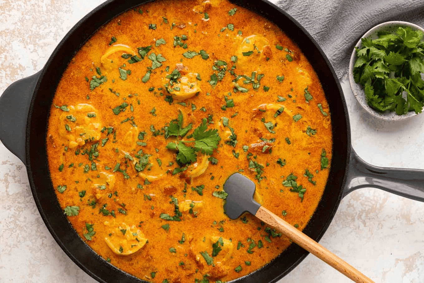 Curry sauce and cooked shrimp in a pan