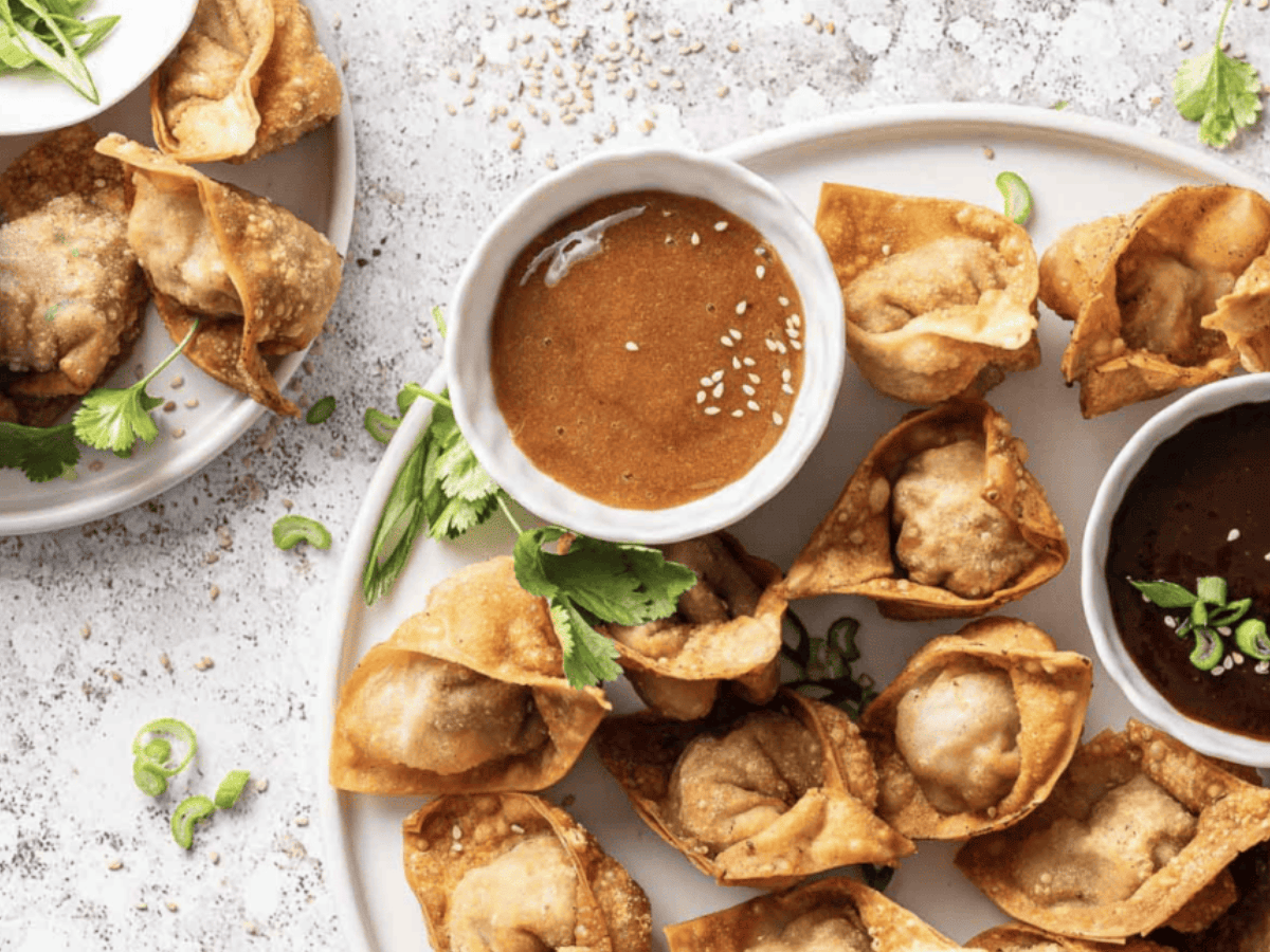 sauce with sesame seeds with wontons