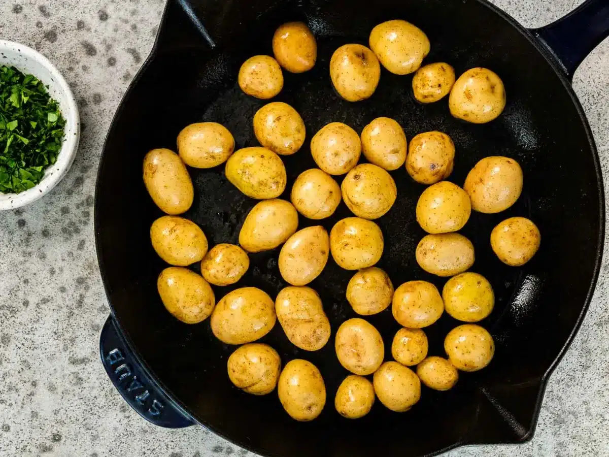 potatoes in cast iron 