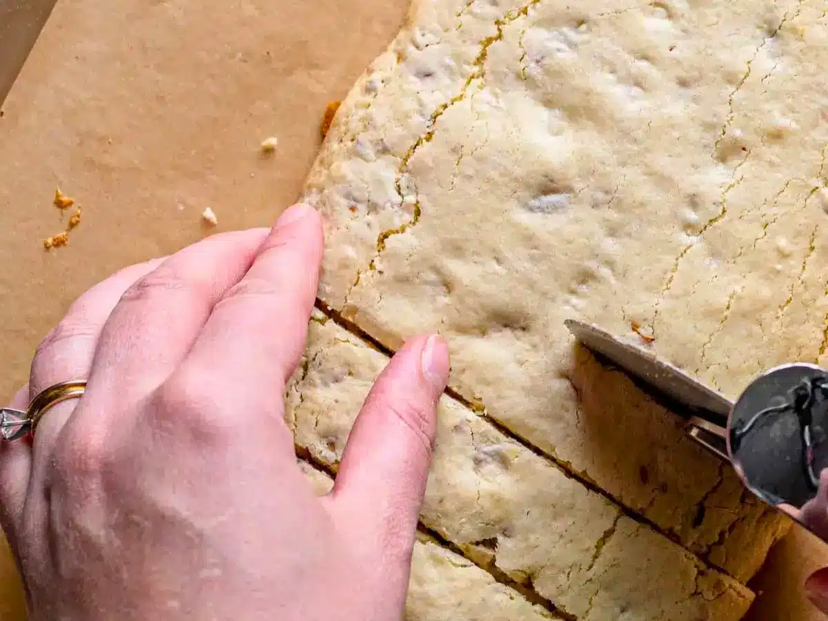 Cutting dough