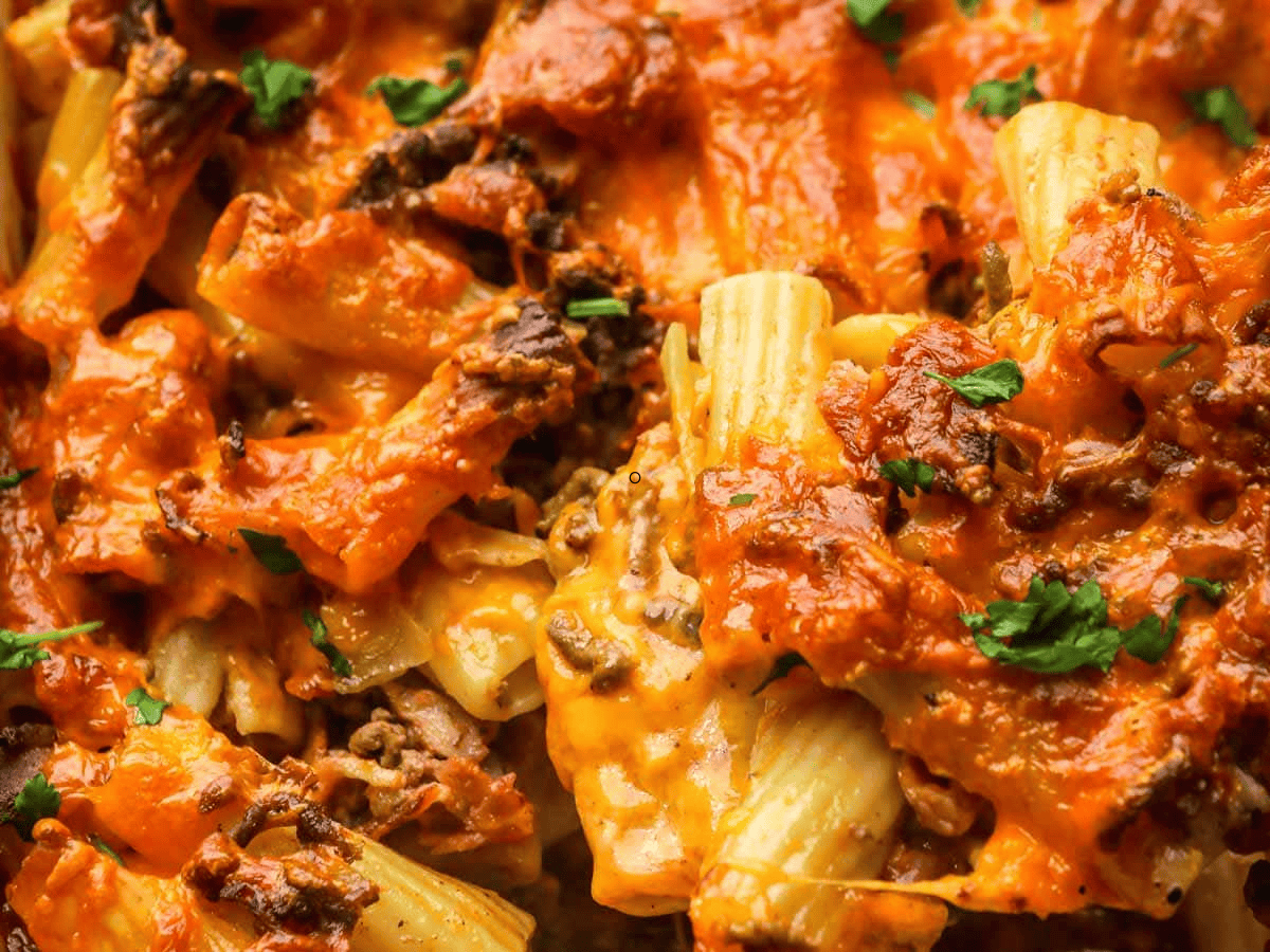 close up of baked ziti