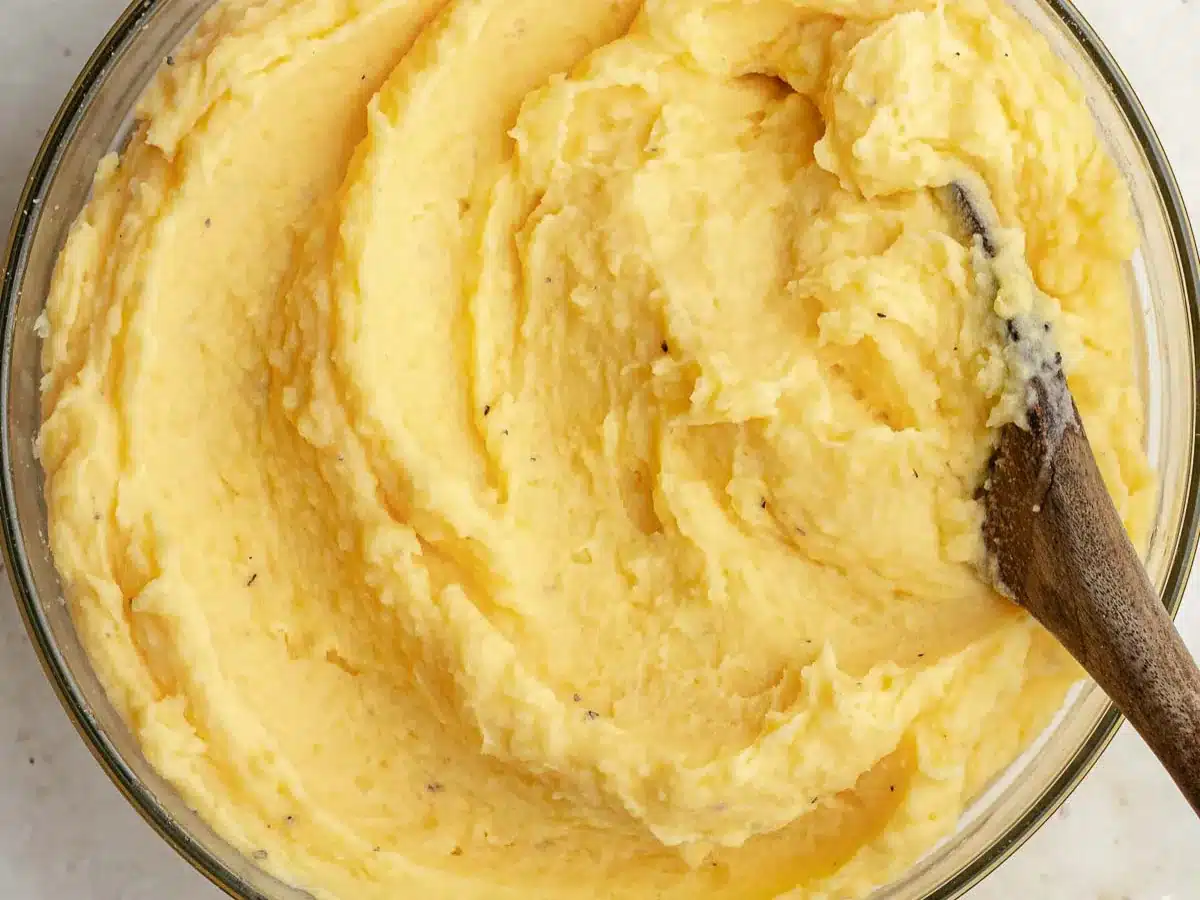 Bowl of mashed potatoes.