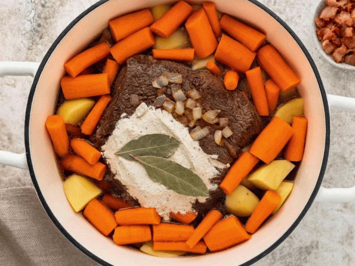 Roast ingredients in pot with bay leaves