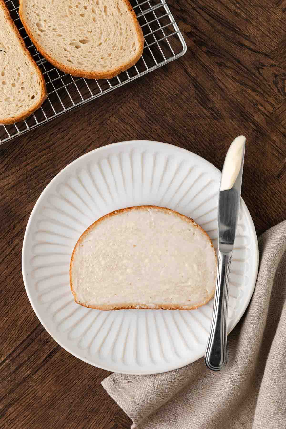 Mayonnaise spread on white bread