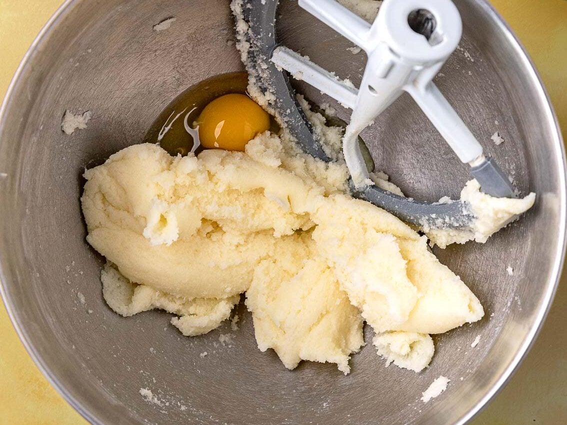 mixing cake 