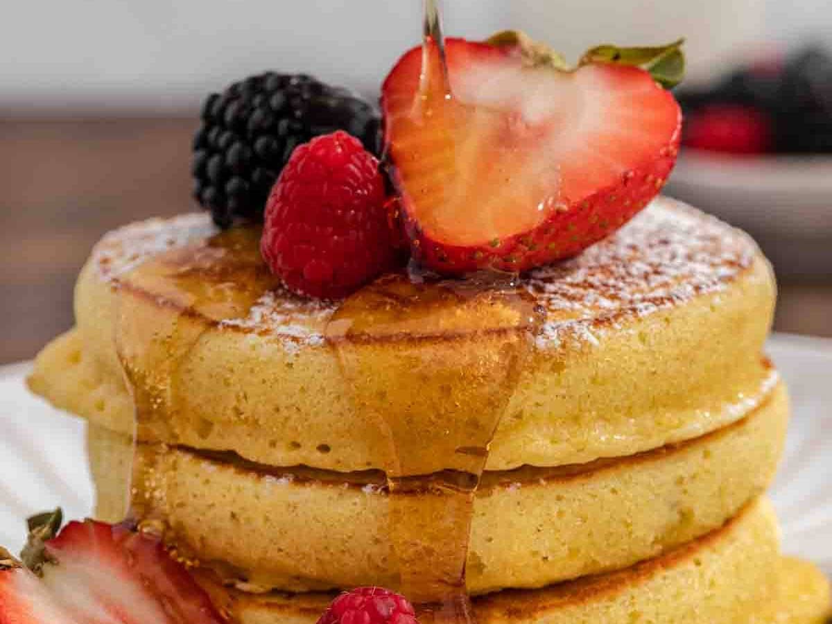 Drizzle of syrup down the side