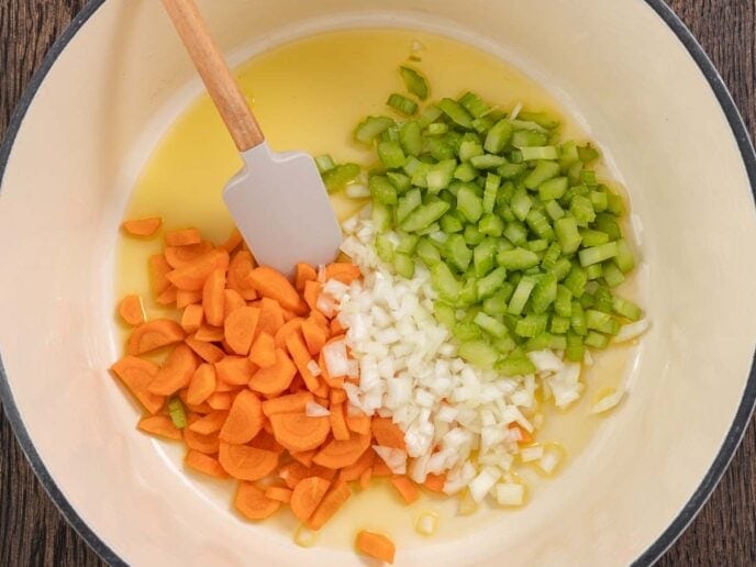 Cooking aromatic ingredients in a pot