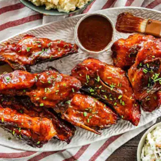Ribs served with sauce