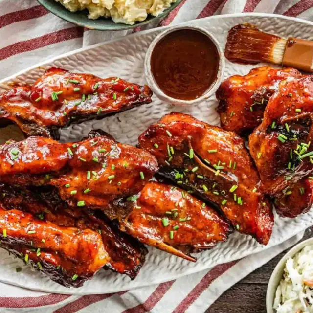 Ribs served with sauce