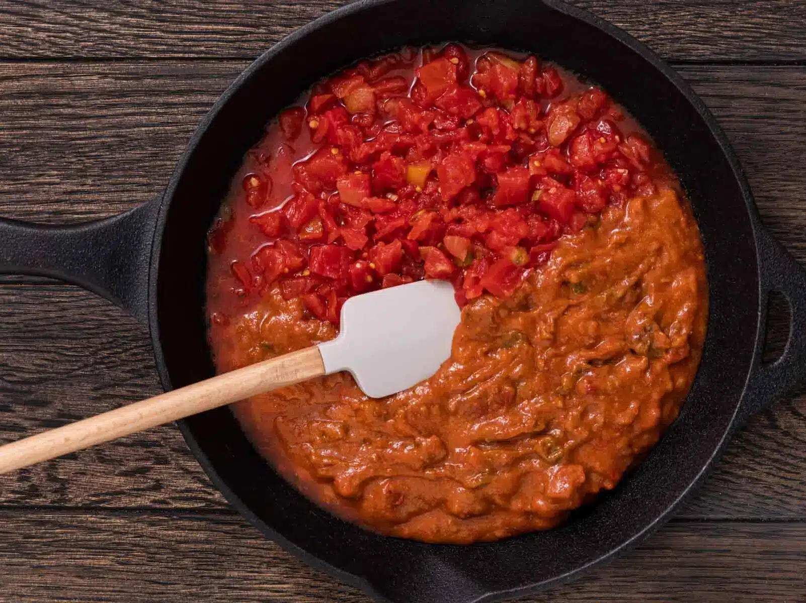 mixing chili and tomatoes 
