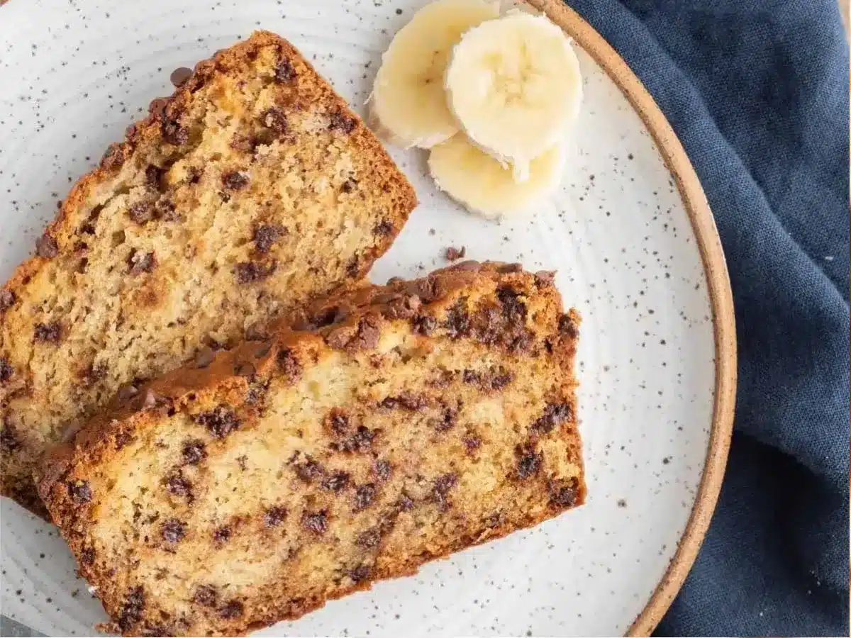 bread on a plate with bananas