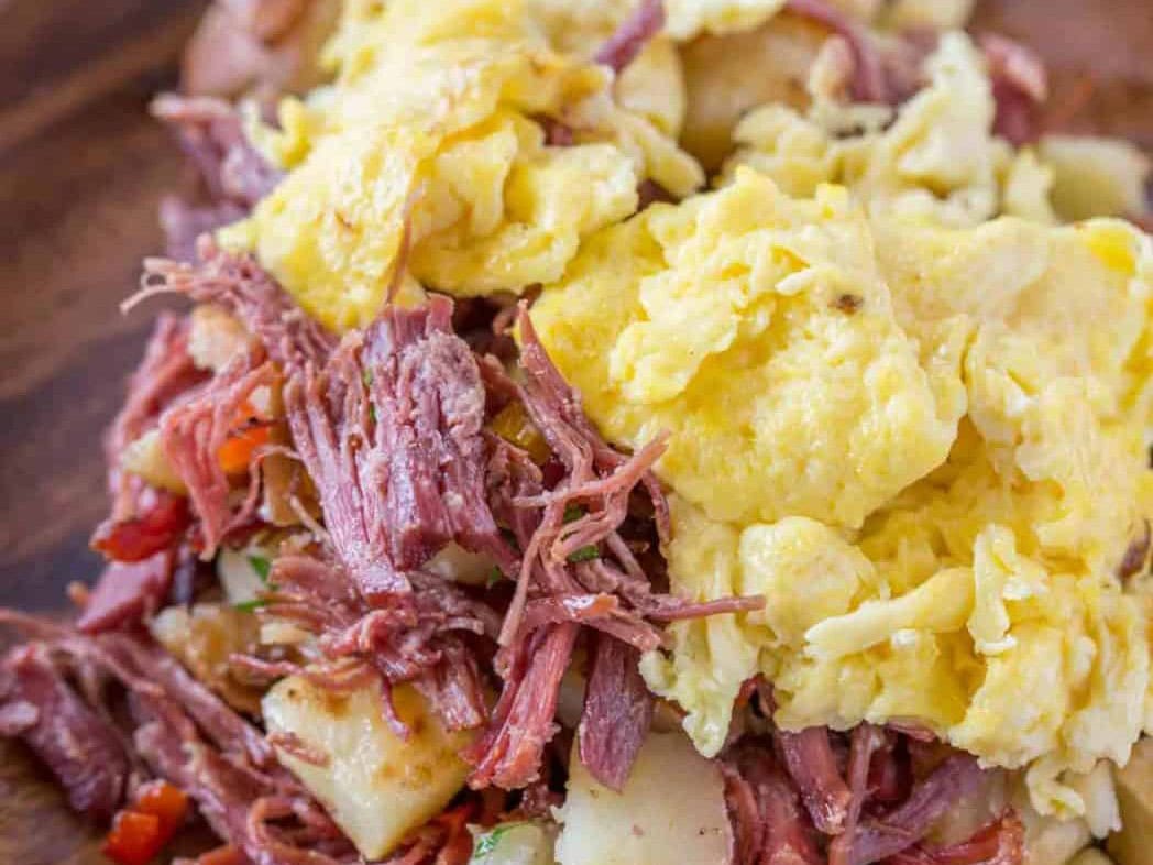 Corned Beef Hash is a CLASSIC breakfast made with homemade corned beef, diced potatoes, and onions, ready in under 15 minutes! #homemade #cornedbeef #brunch #breakfast #easy #leftovers #stpatricksday #fromscratch #dinnerthendessert