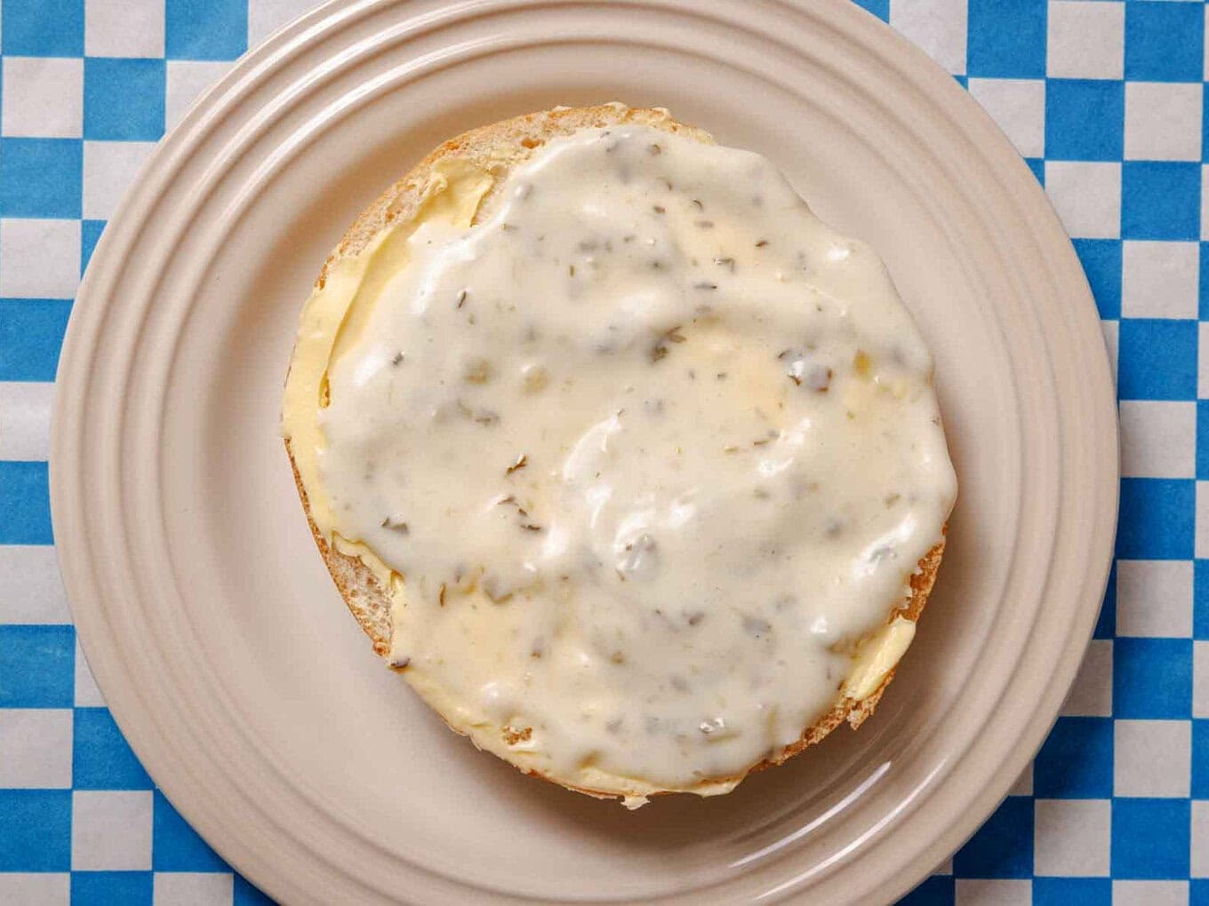 tartar sauce on bun 
