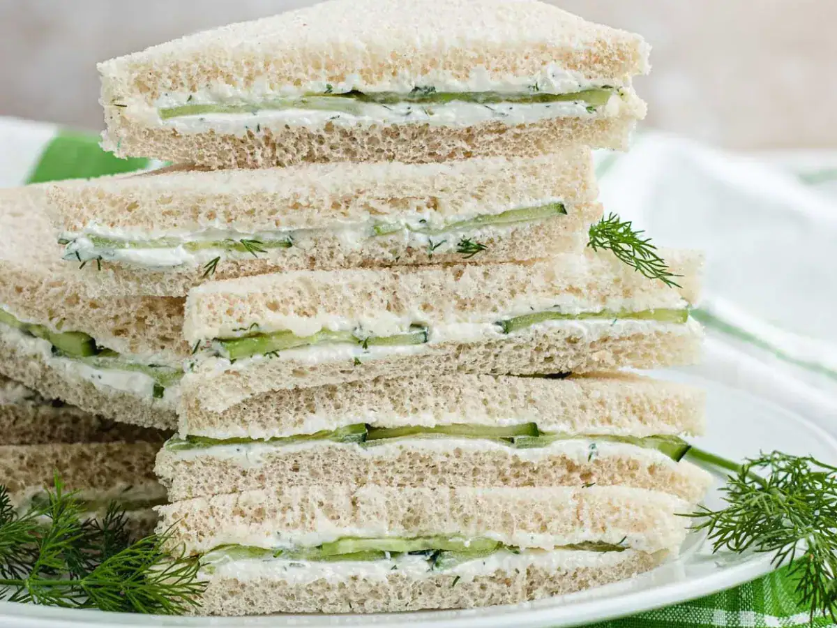 sandwich triangles stacked
