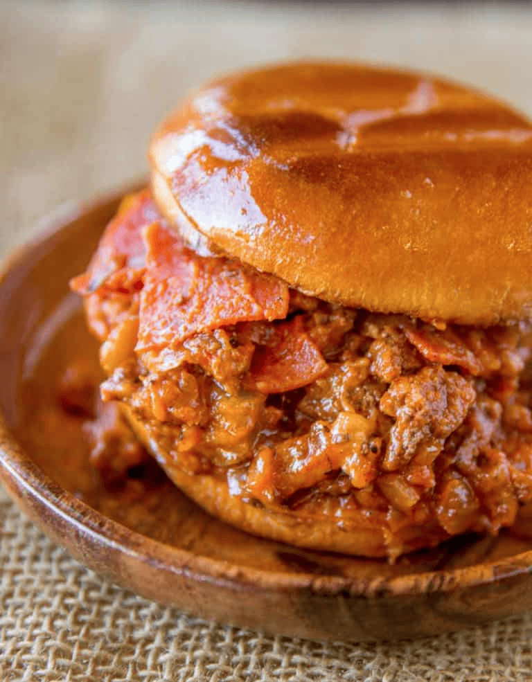 Plated sandwich with meat and sauce filling
