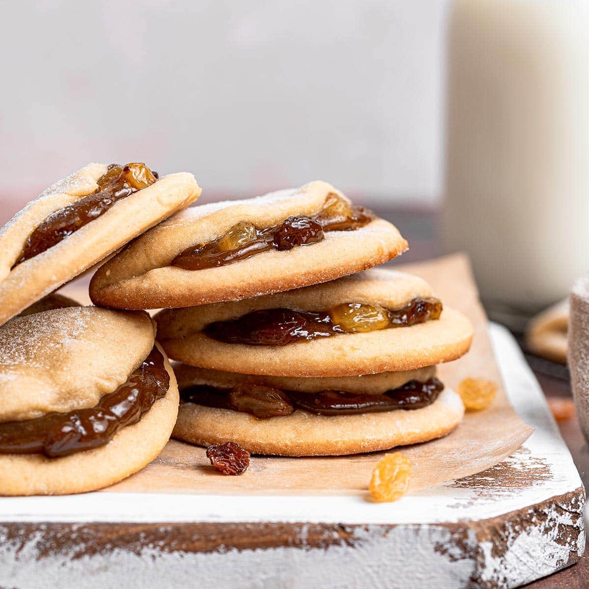 cookies on serving tray 