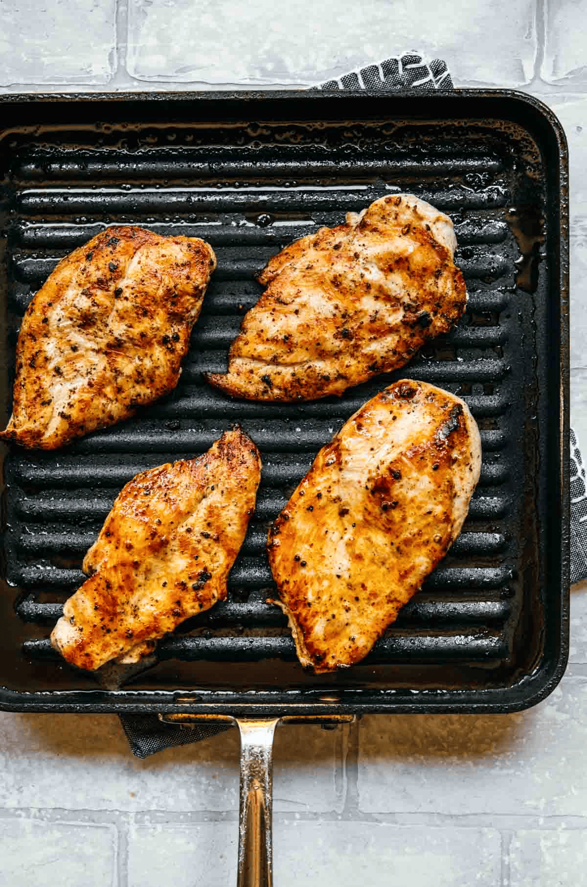 Cooked chicken on a grill pan