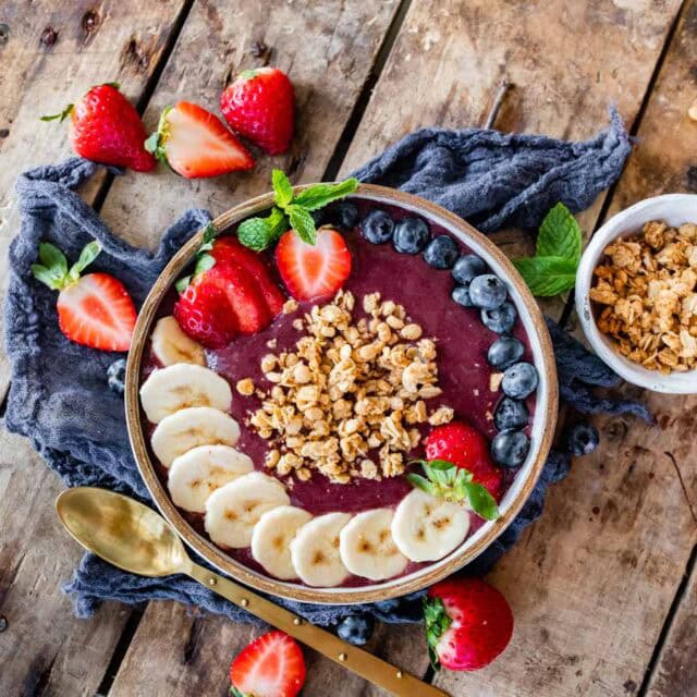 Bowl with fruit and granola.