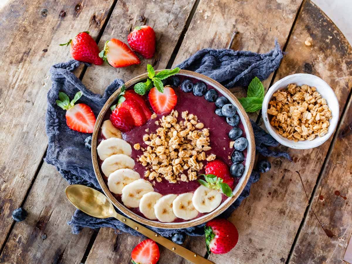 Bowl with fruit and granola.